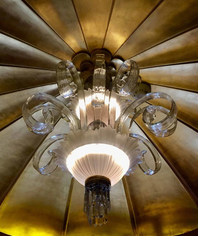 The chandelier at the Rivoli Bar, Ritz Carlton in London by Monique Hohnberg